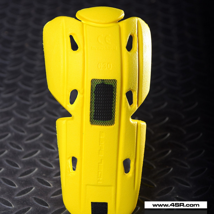 4SR chrániče kolen Safe Tech Level 2 T+ v kalhotech Naked Shine