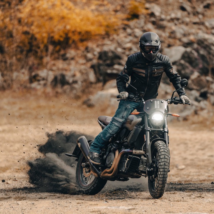 Cool Evo Brown motorjas detail - aktion