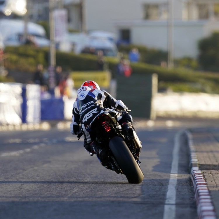 Alastair Seeley #34 in 4SR-leer, North West 200, 2023 7