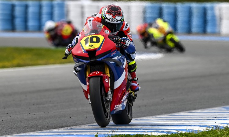 Het succes van de racers in het esbk-kampioenschap, gekleed in 4sr-motorpakken, duurde helemaal niet lang